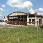 Exterior of Curtiss-Wright Hangar/Hunter-Ga的rer Brewery in Columbia, S.C. (之前)